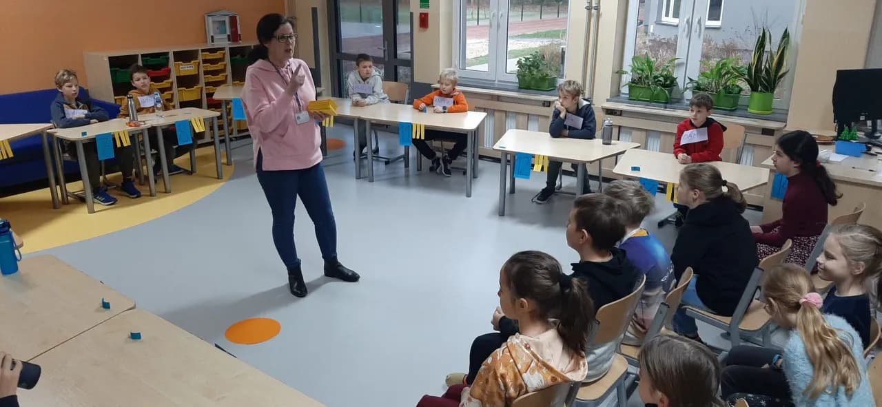 Społeczna szkoła podstawowa integracyjna nr 100 Warszawa – kluczowe informacje i programy edukacyjne