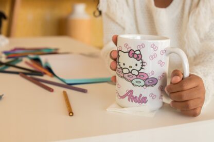 Kubek z nadrukiem do herbaty dla dzieci kot Hello Kitty z pączkami IMIĘ